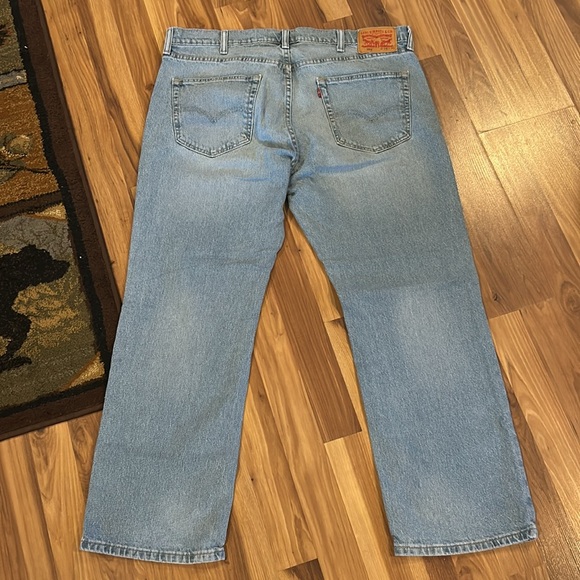 Light wash Levi’s 559 size 38x30 - Picture 4 of 8
